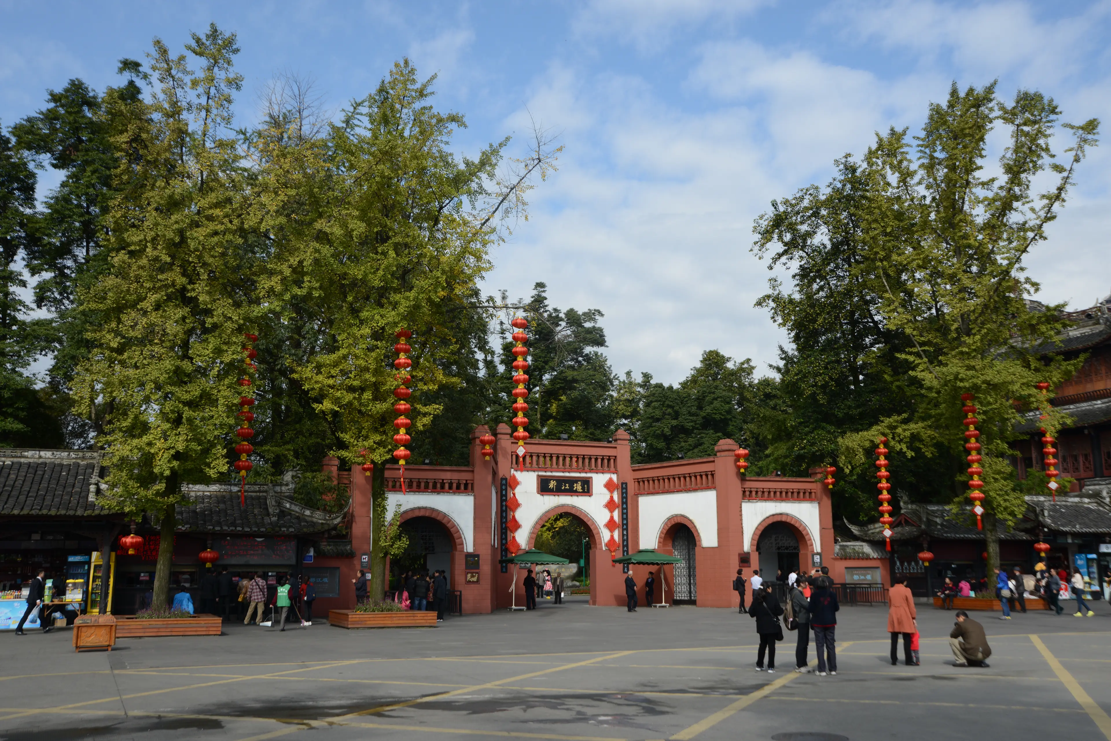 Dujiangyan irrigation system at Dujiangyan (2)