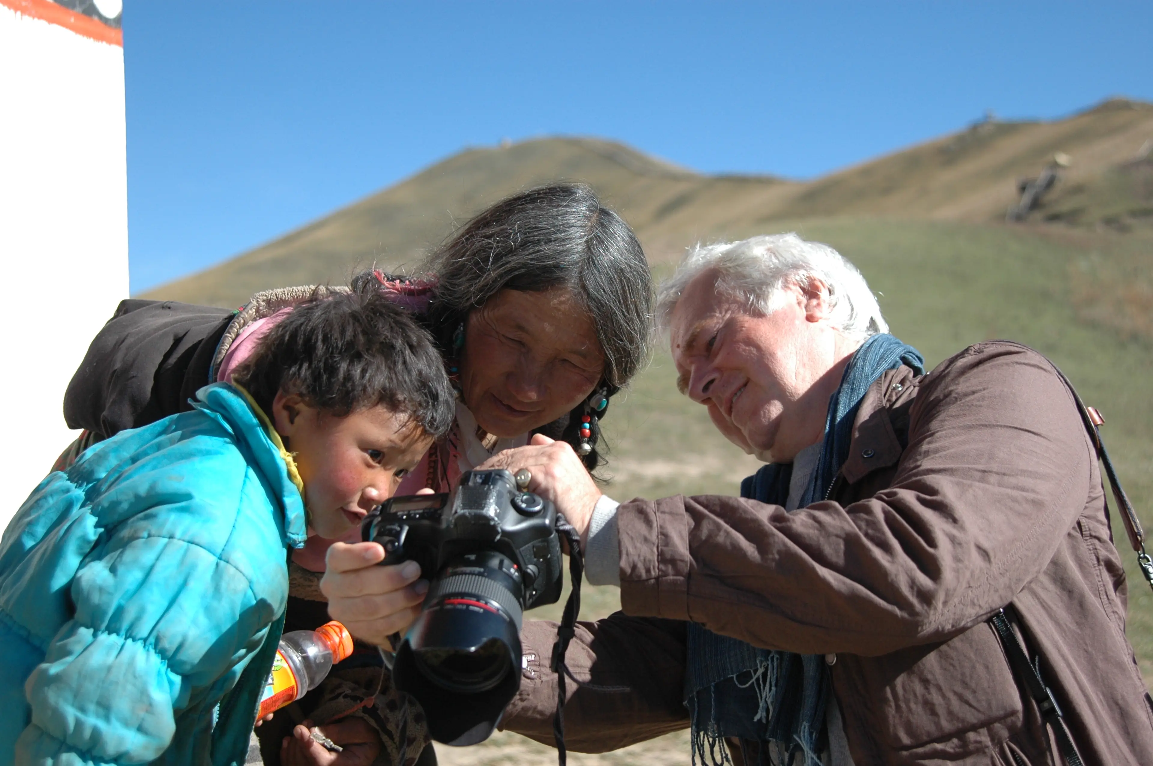 visiting-tibetan-family-ruoergai.jpg