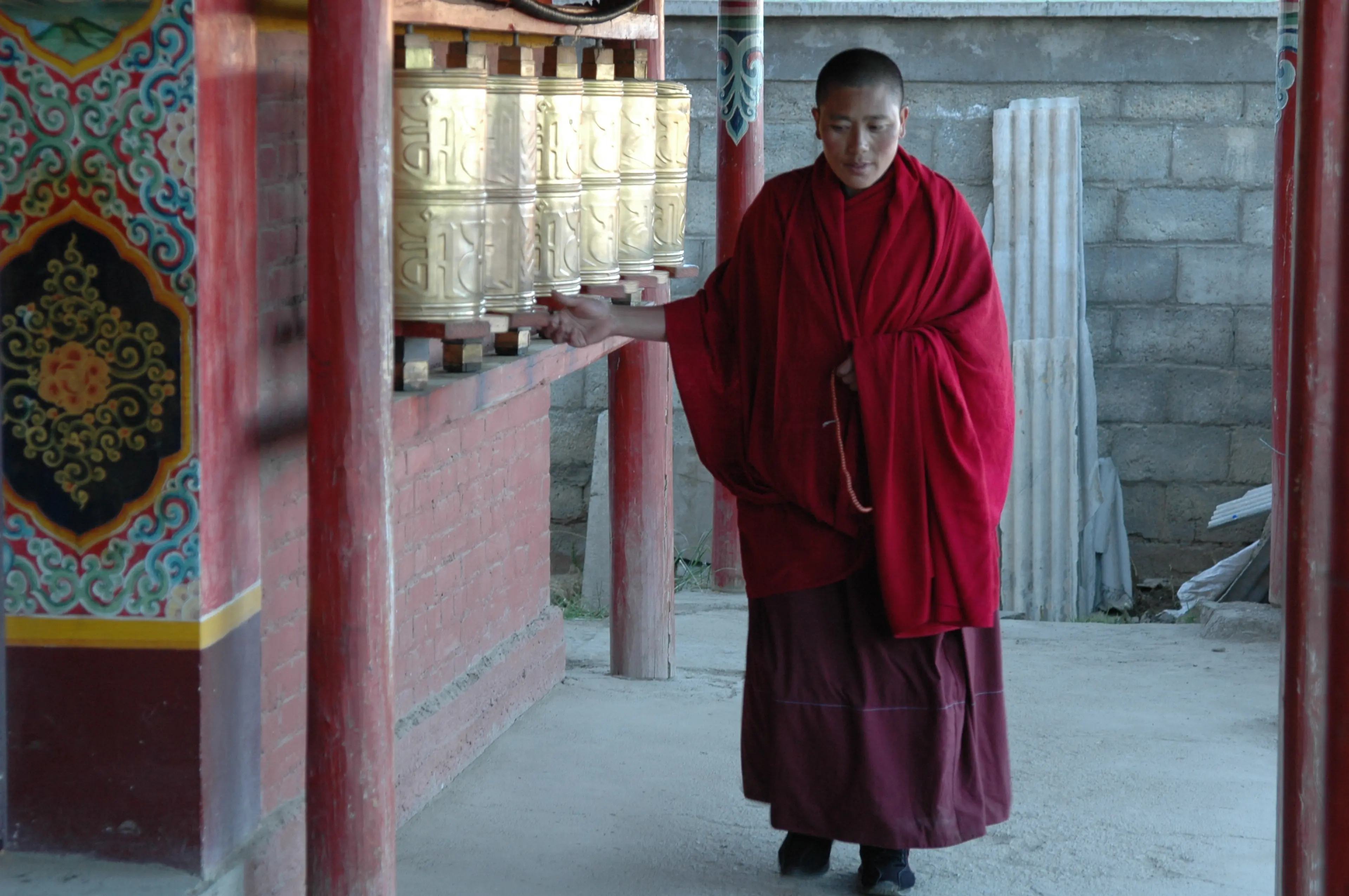 monk-at-zhada-monastery-ruoergai.jpg