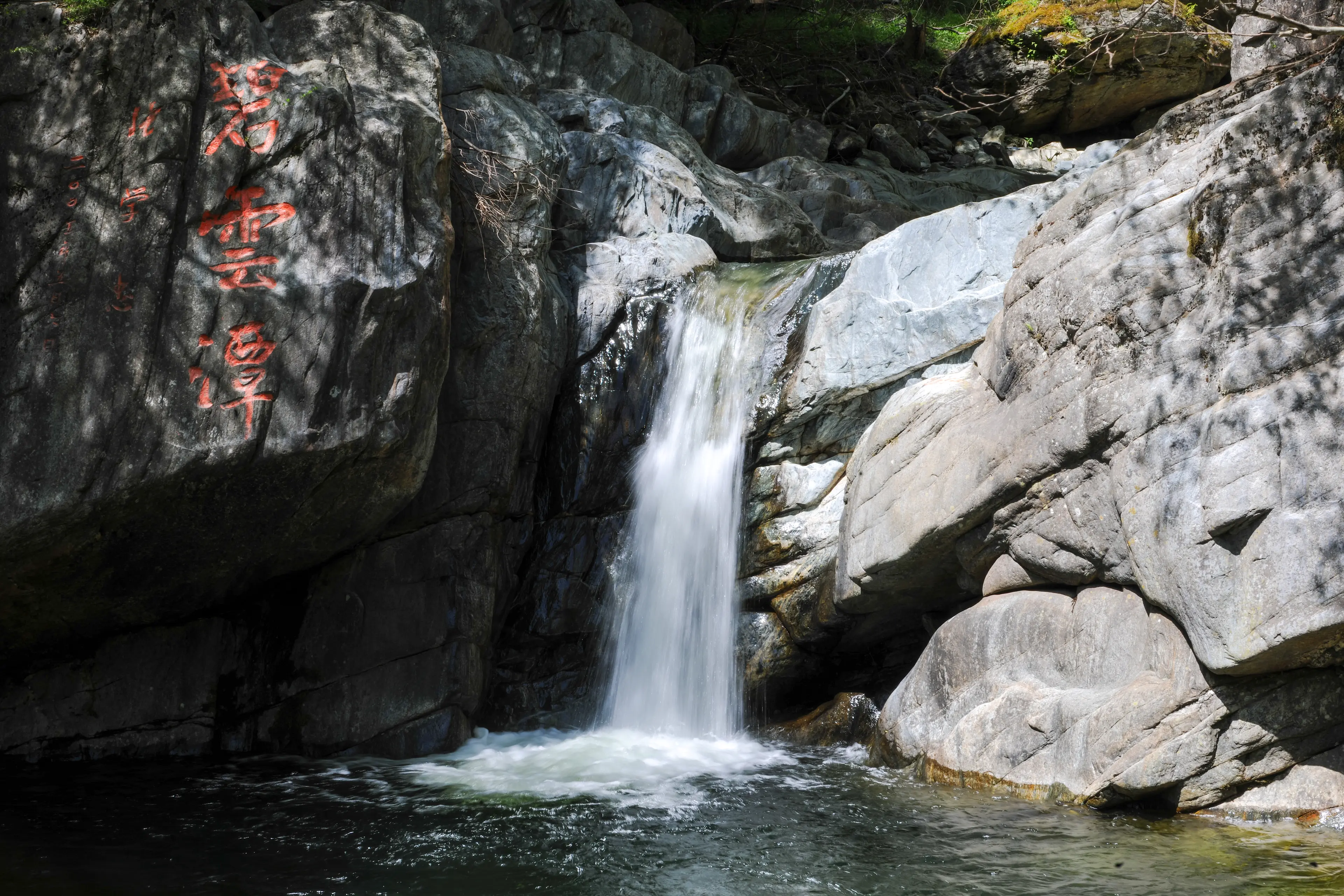 Mountain waterfall at Tangjiahe