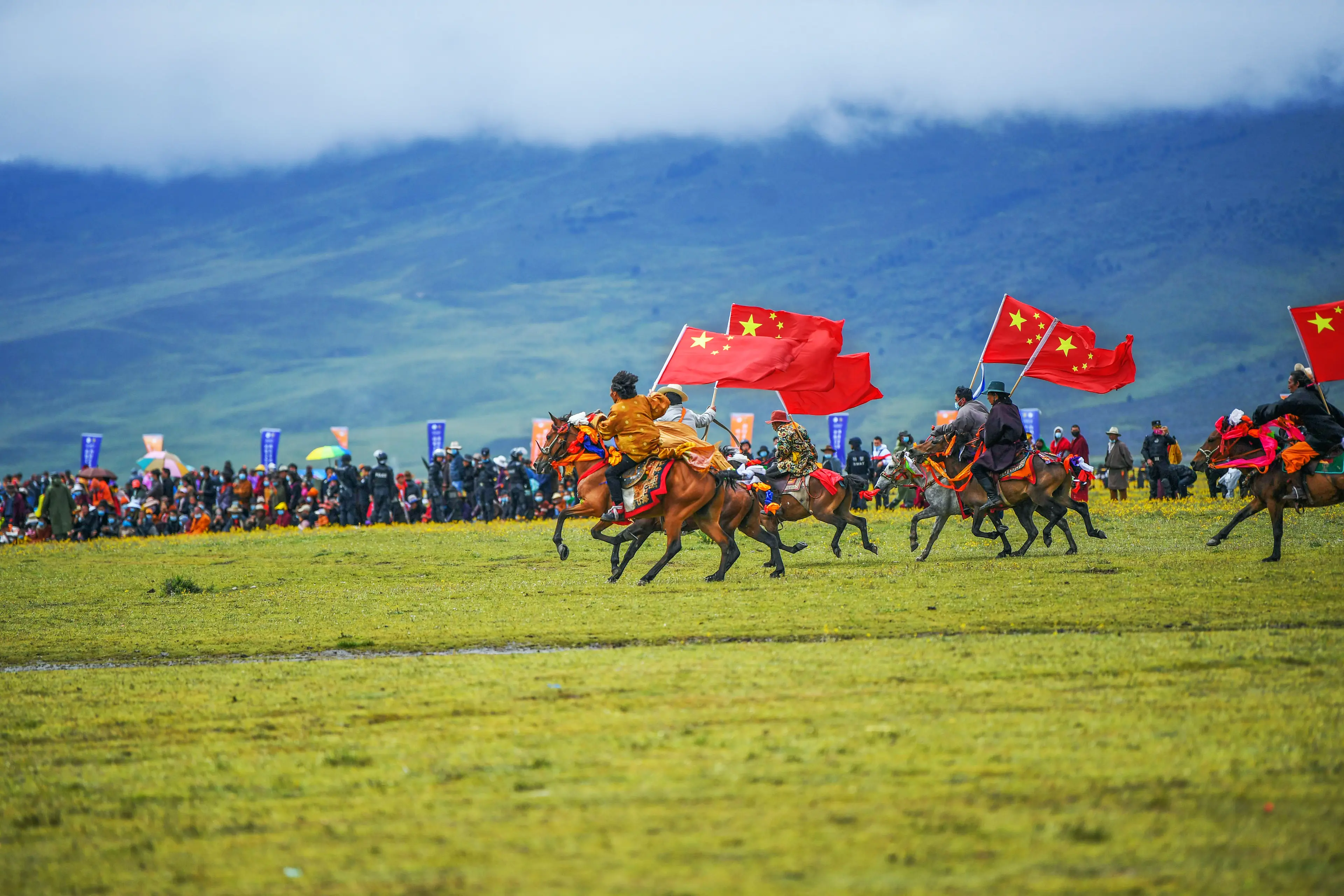 Litang horse racing at Litang